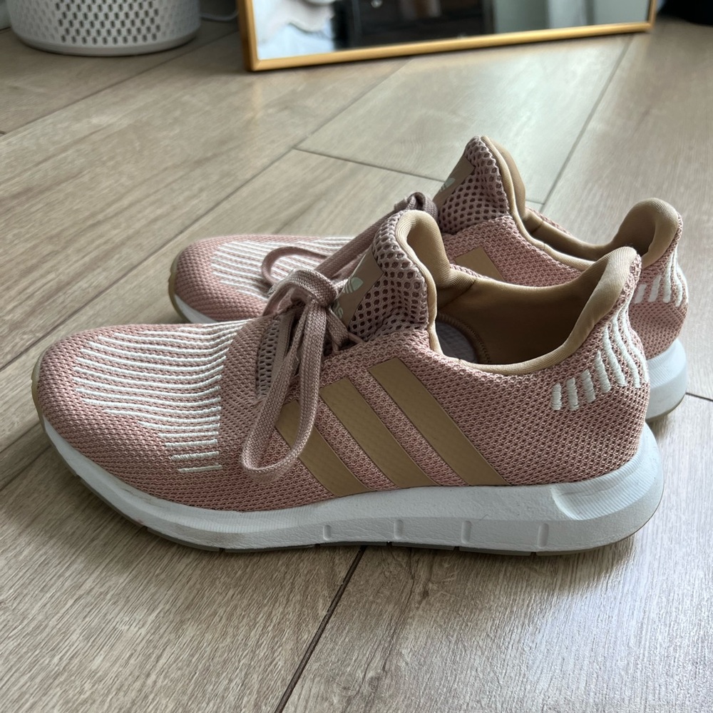 Adidas sneakers size 6 in tan